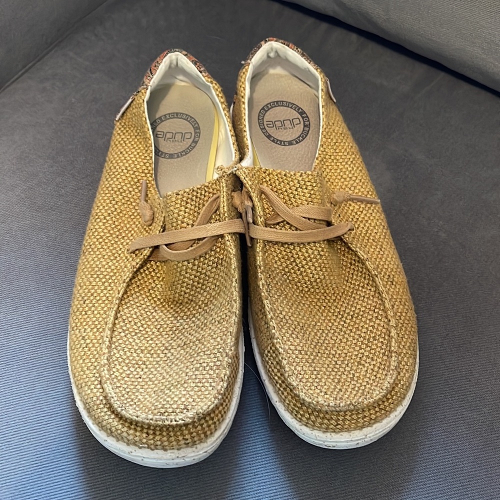 Hey Dudes Women’s Size 8